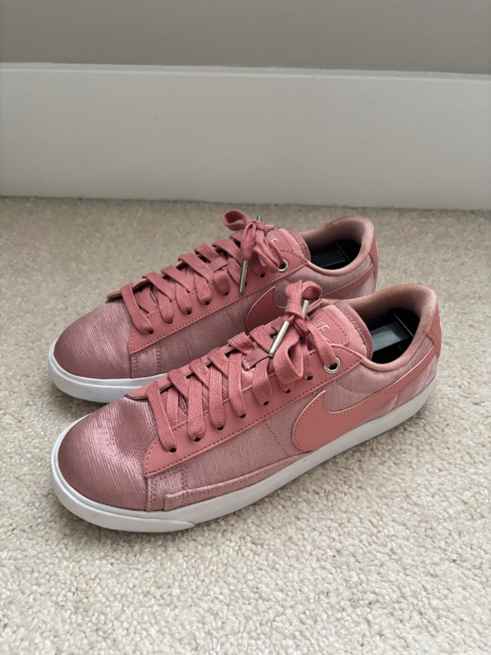 Nike Blazer Low SE Rust Pink Satin Sneakers Women’s Size 8